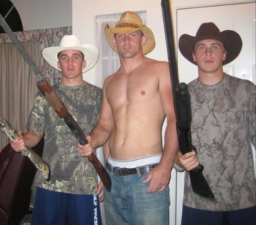 Redneck dudes make me so damned hard.