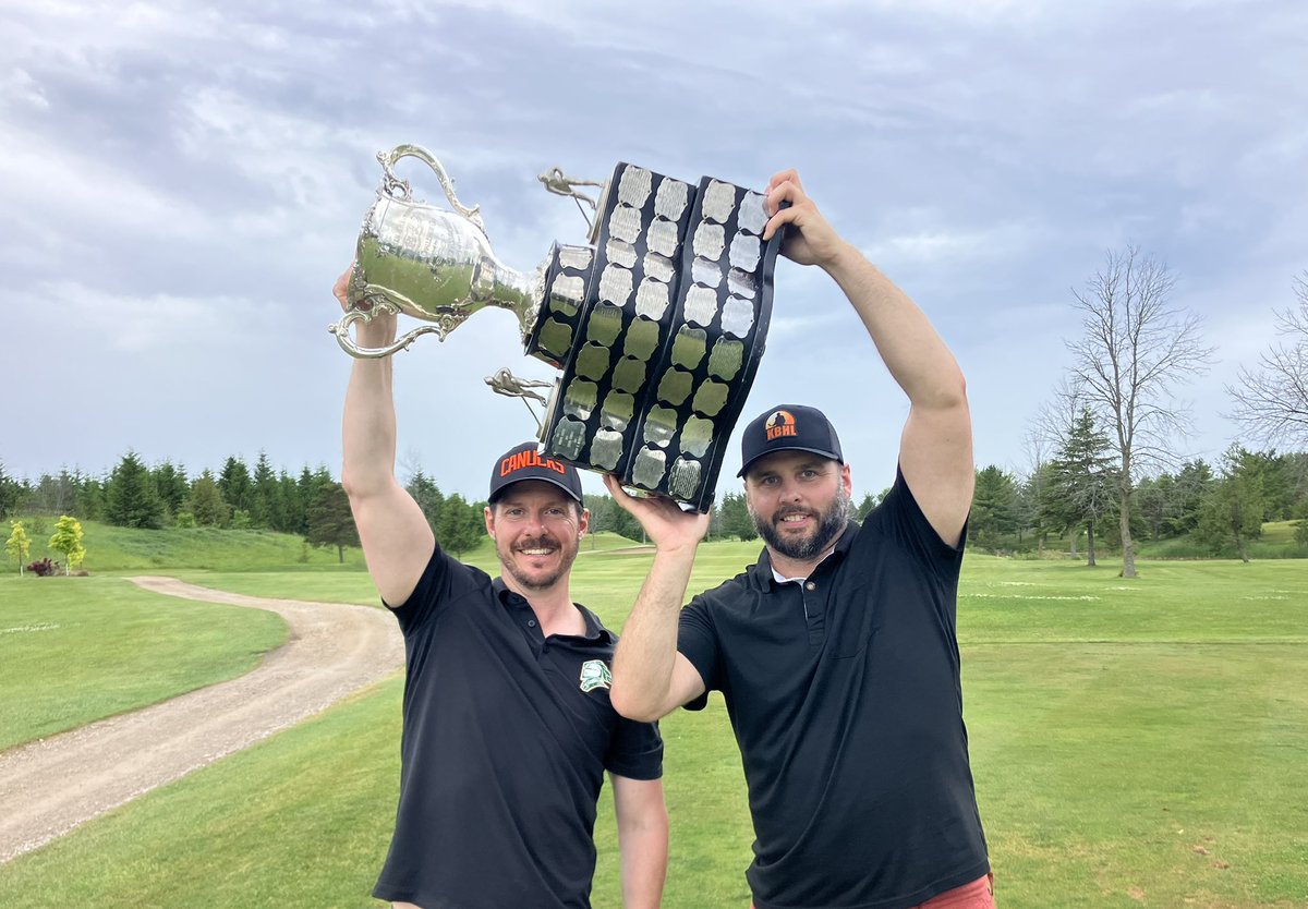 EricGrebenjak's tweet image. Thanks to @SimmerHC for bringing the @CHLMemorialCup and the @OHLHockey Championship Trophy up to Kincardine. What a great day! Was awesome to celebrate together and the kids will remember this day forever! @CHLHockey @LondonKnights  #FirstClassGuy #Champs #KBHL