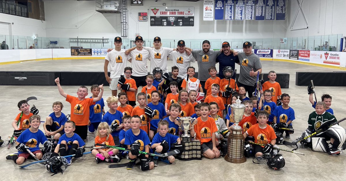 EricGrebenjak's tweet image. Thanks to @SimmerHC for bringing the @CHLMemorialCup and the @OHLHockey Championship Trophy up to Kincardine. What a great day! Was awesome to celebrate together and the kids will remember this day forever! @CHLHockey @LondonKnights  #FirstClassGuy #Champs #KBHL