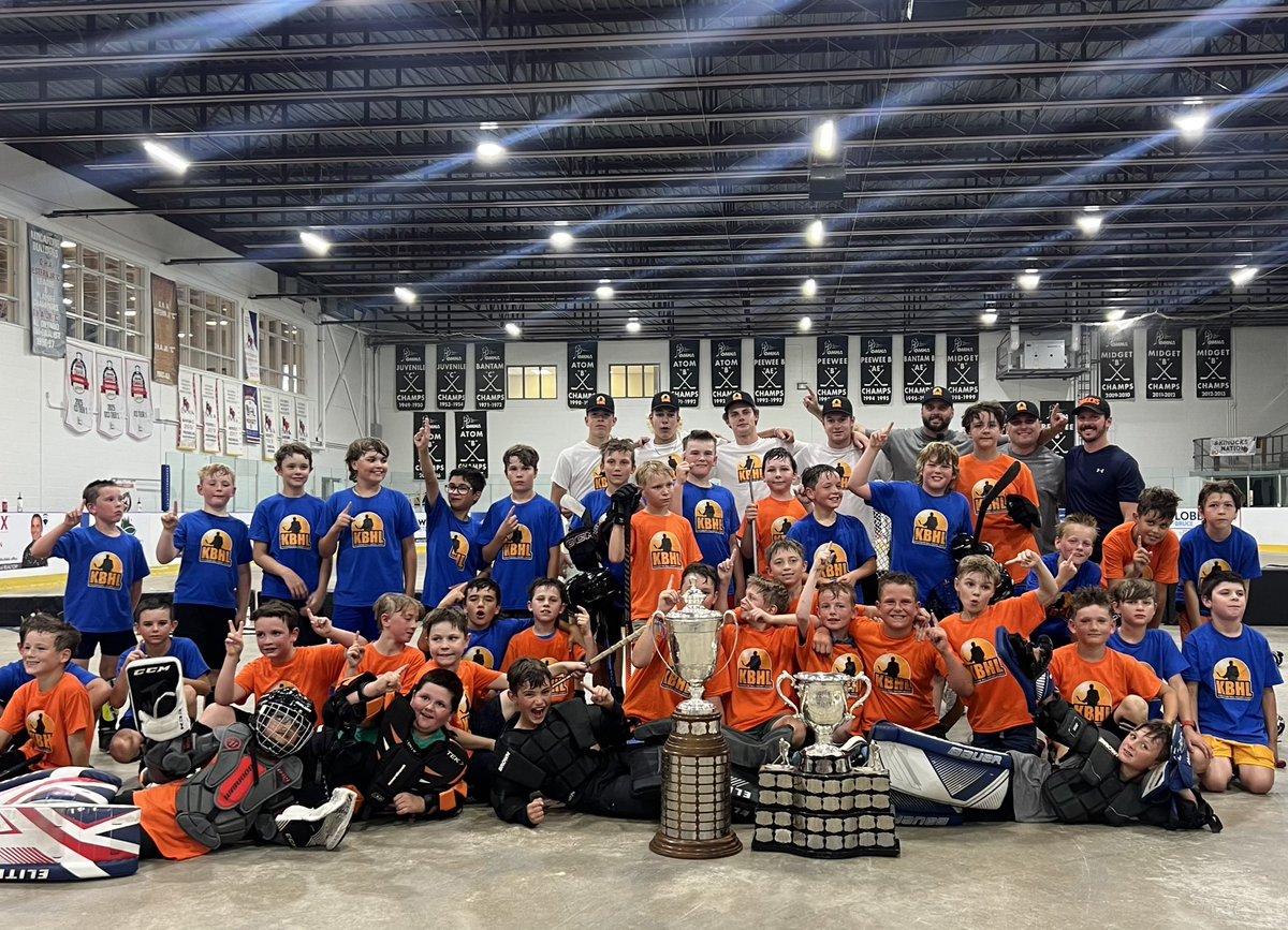 EricGrebenjak's tweet image. Thanks to @SimmerHC for bringing the @CHLMemorialCup and the @OHLHockey Championship Trophy up to Kincardine. What a great day! Was awesome to celebrate together and the kids will remember this day forever! @CHLHockey @LondonKnights  #FirstClassGuy #Champs #KBHL
