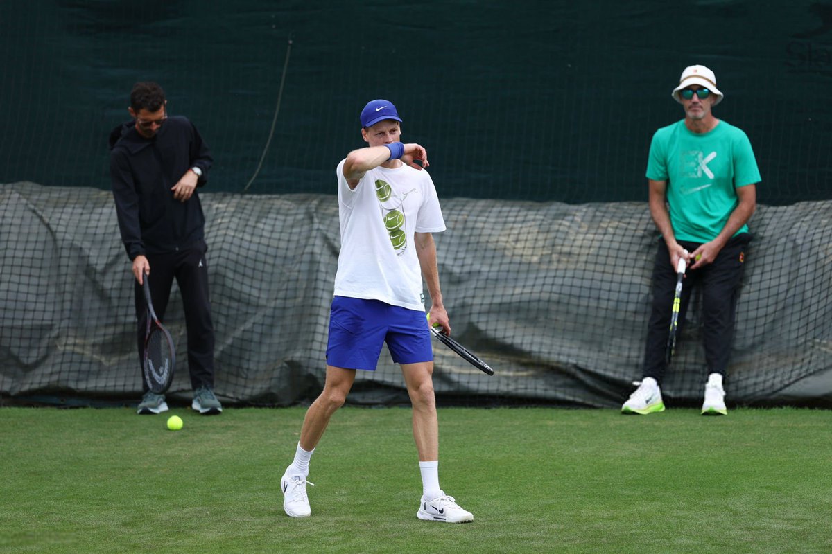 Jannik Sinner &amp; Darren Cahill &amp; Simone Vagnozzi 

#Wimbledon