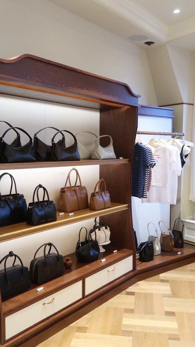 ddafm_en's tweet image. 韓国女子から大人気のブランドFOLNUAがハンナムドンに初のフラッグシップストアをオープンしたから早速行ってきた！🤍
〜3万円くらいですごく高級感のあるバッグが使えるから、大人女子にはもってこいのブランド👜
アパレルも可愛くて、私もたくさん持ってるブランド✨