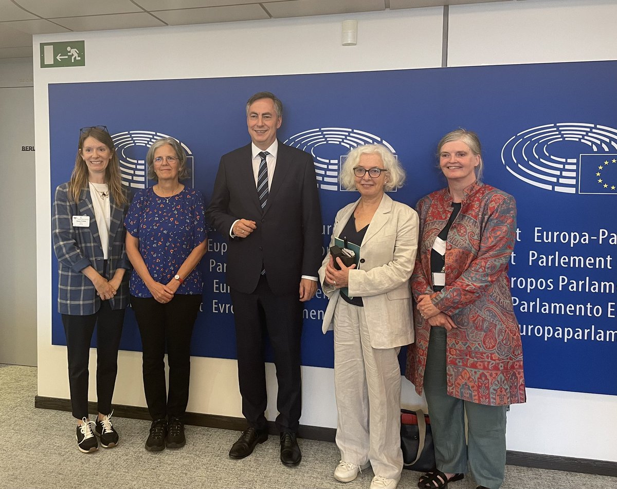 davidmcallister (@davidmcallister) on Twitter photo Good to meet with representatives of <a href="/the3million/">the3million</a> and <a href="/BritishInEurope/">British in Europe</a> ahead of today’s meeting of the Specialised Committee on Citizen’s Rights. Protecting the rights of EU citizens in the UK and of UK nationals in the EU remains a shared priority under the Withdrawal Agreement. Good to meet with representatives of <a href="/the3million/">the3million</a> and <a href="/BritishInEurope/">British in Europe</a> ahead of today’s meeting of the Specialised Committee on Citizen’s Rights. Protecting the rights of EU citizens in the UK and of UK nationals in the EU remains a shared priority under the Withdrawal Agreement.