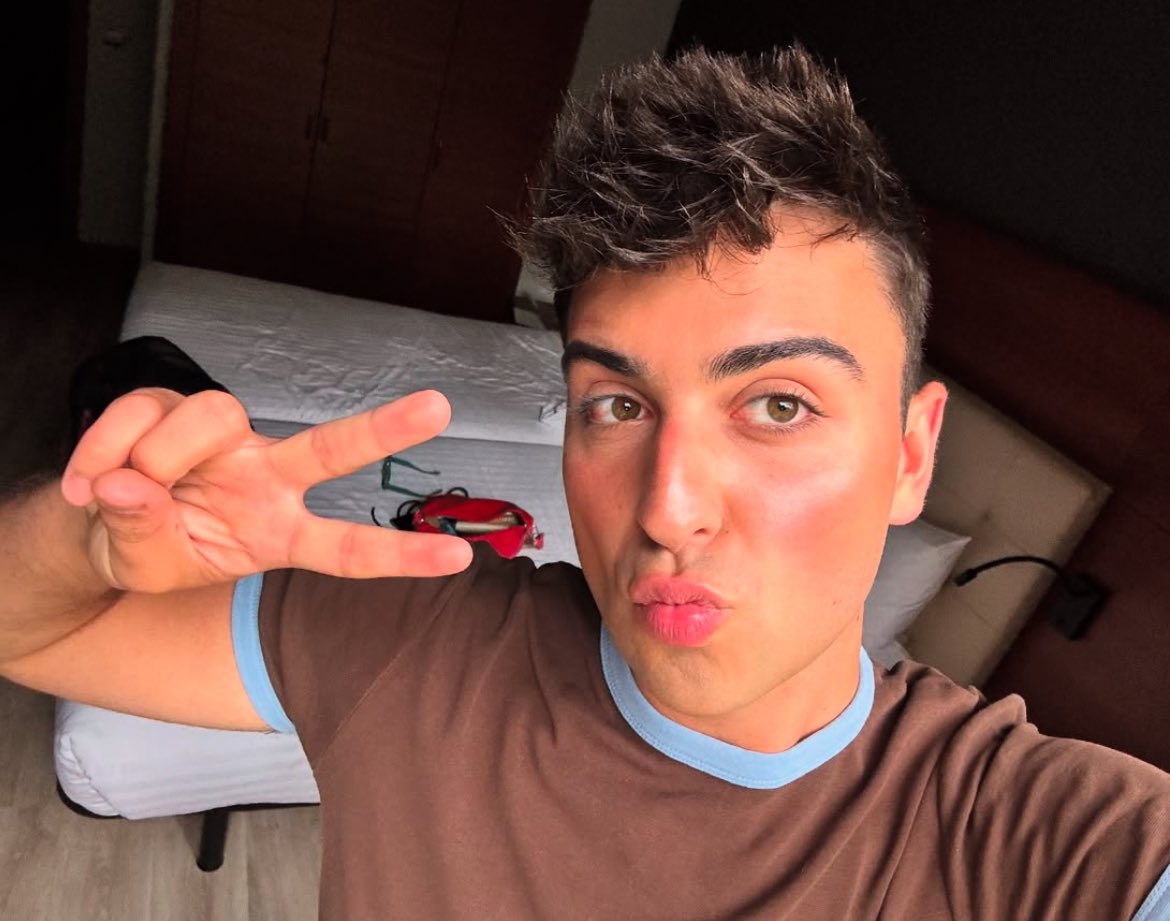 ese día se hizo su sesión de maquillaje y luego 80 selfies pues perfecto