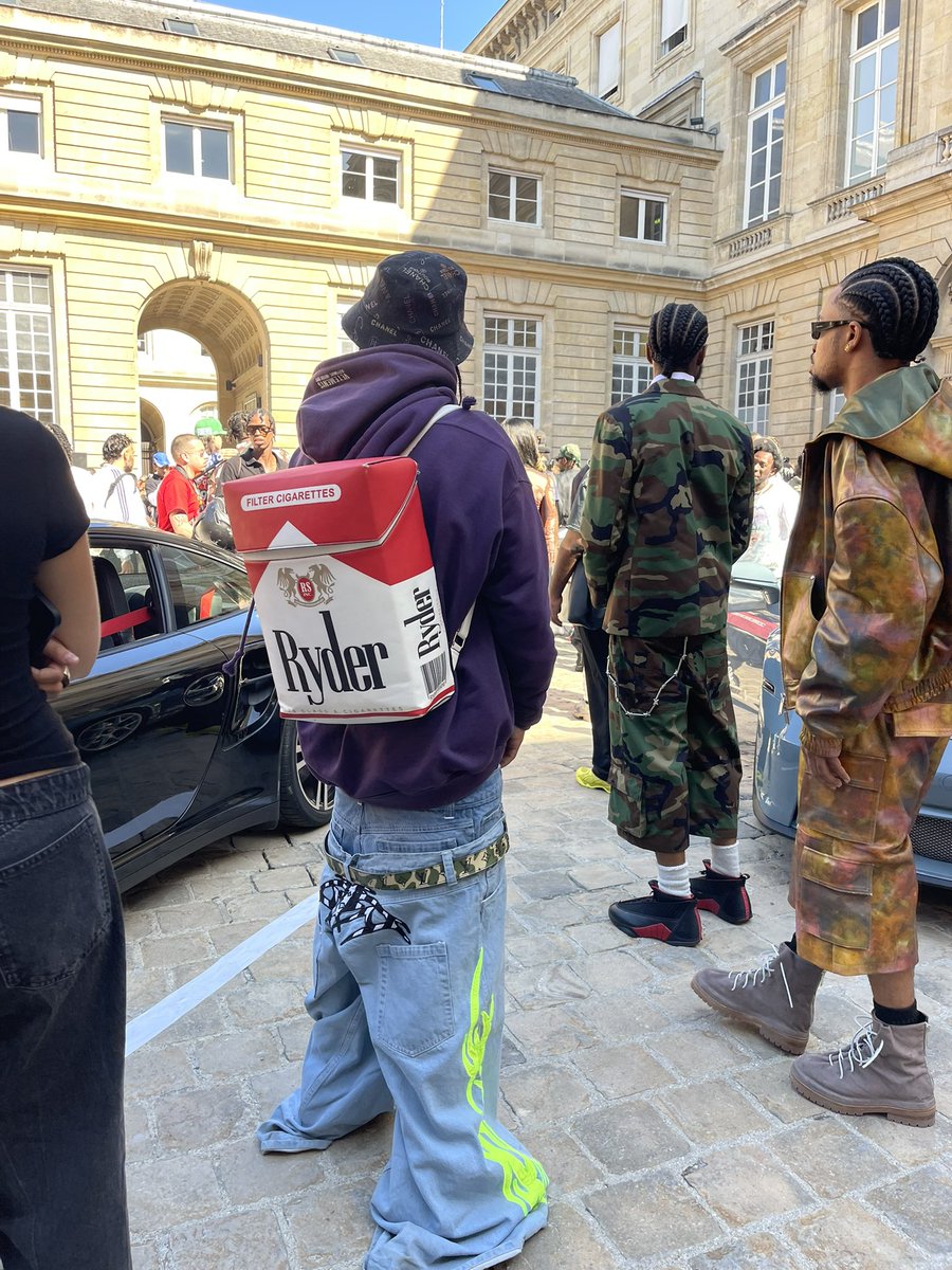 YvngJac's tweet image. 424 show dressed like a fool