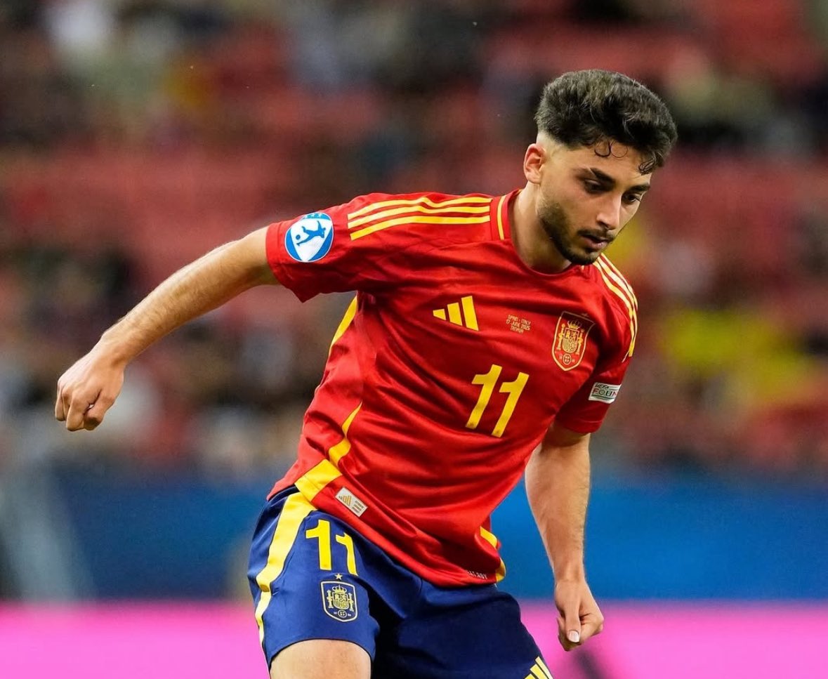 FabrizioRomano's tweet photo. 🚨🔴⚪️ Ajax have agreed deal to sign Raúl Moro for package worth over €12m with add-ons included. https://t.co/KPtJ0Gd6ME
