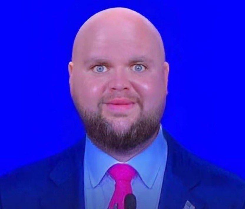 🇺🇸 États-Unis | Immigration

🔴 Un touriste norvégien de 21 ans a été refoulé à la frontière américaine après qu’un mème sur le vice-président JD Vance a été trouvé dans son téléphone.

📍Selon Daily Mail, il a été expulsé sans pouvoir faire appel.

#ÉtatsUnis #JDVance