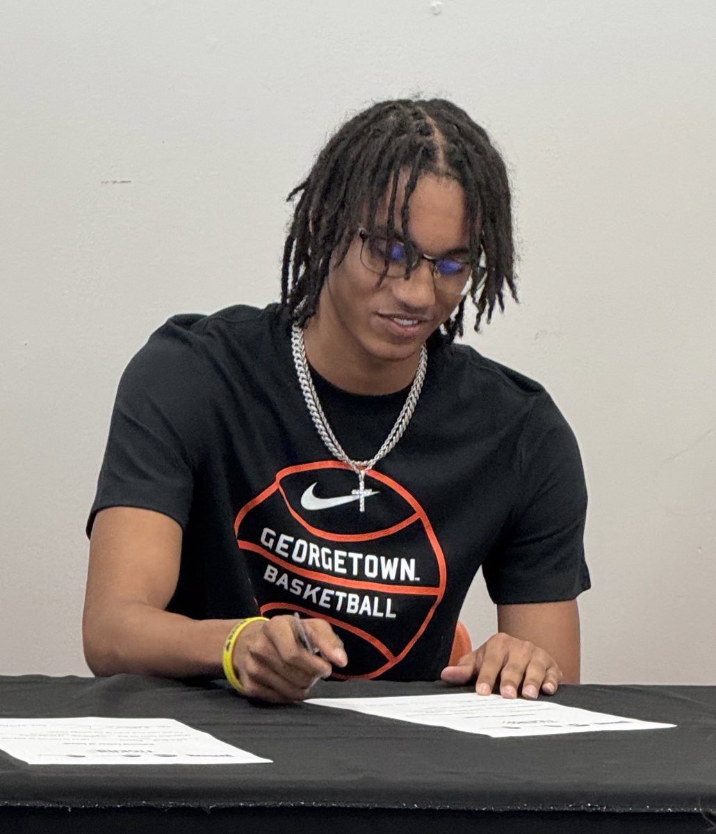 10000% committed and signed!
Go tigers! <a href="/GtownTigersMBB/">Georgetown Tigers Basketball</a> <a href="/ChrisBriggsGC/">Chris Briggs</a>