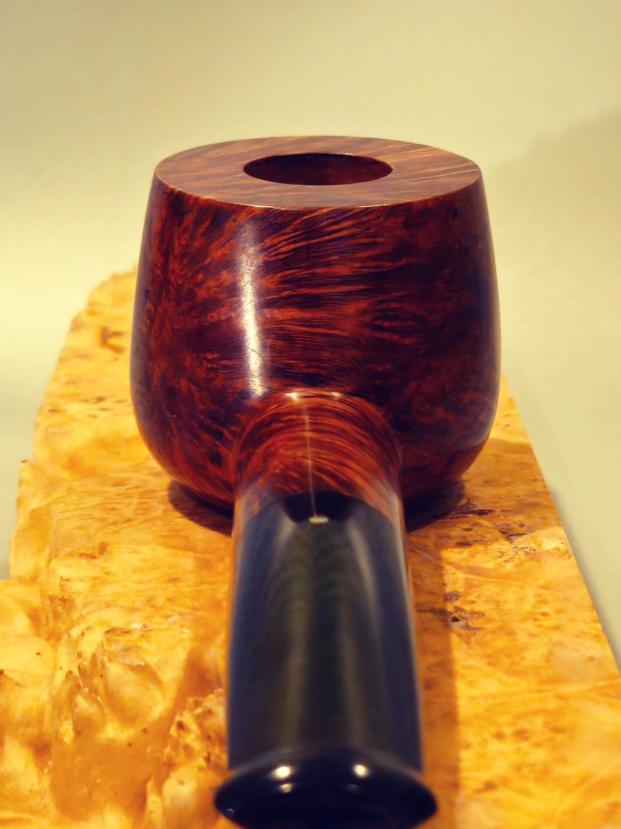 Handcrafted Briar Burl Herb Pipe 
by 
CDXX Pipes
may beused with the <a href="/CannabisHardwa/">CannabisHardware</a> Pipe Insert (0.75 inch) for thermal extraction 
#CannabisCommunity #cannabishardware #weedpipes