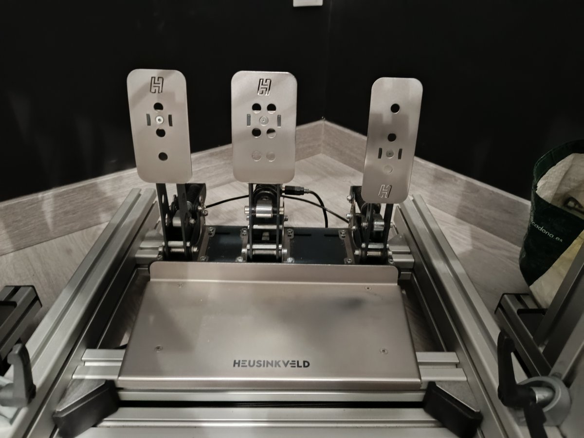 Vendo Cockpit, lo que me queda.
Motivo: ocupa espacio. 
No envío y no tengo prisa.
El que lo quiera, que lo recoja en Málaga.
- Heusinkveld sprint
- Chasis motedis 
- Monitores, triple hp x32
- Soporte triple zalem
- Semibacket omp.
-1500€
<a href="/RinconRacing/">RinconRacing TMCustomLogos</a> 
<a href="/PabloVicTV/">Pablo Vicente 👑</a>
<a href="/alxinako/">Alxinako 💎</a>