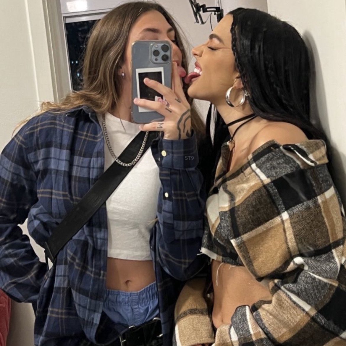 Para: <a href="/cecibalch/">ceci</a>

Conhecer você é a melhor coisa que me aconteceu, ter você ao meu lado não é sorte, é um privilégio, te amar e dizer te amo todos os dias é uma vontade que tenho toda hora.  +