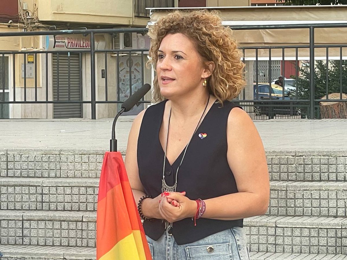 psoedehuelva's tweet photo. 🏳️‍🌈 El PSOE de Huelva conmemora el #Orgullo2025 reafirmando su compromiso con la igualdad, el respeto y los derechos del colectivo LGTBI

💬 Maru: Con el matrimonio igualitario fortalecimos nuestra sociedad. Hoy, 20 años despu��s, seguimos defendiendo esa conquista

#OrgulloLGTBI https://t.co/hjJqwOpWps