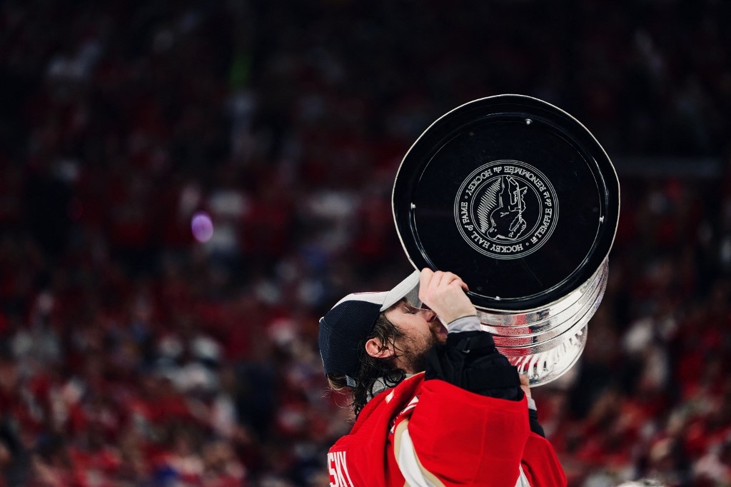 NHL Futures: 2026 Stanley Cup Finals Odds 🥅

With this year’s Stanley Cup Finals done, we are already looking ahead to next season’s betting odds!

NHL Odds ➡ ow.ly/uFB050WfuO5

#NHL #sportsbetting #NHLpicks #picks #parlay #props