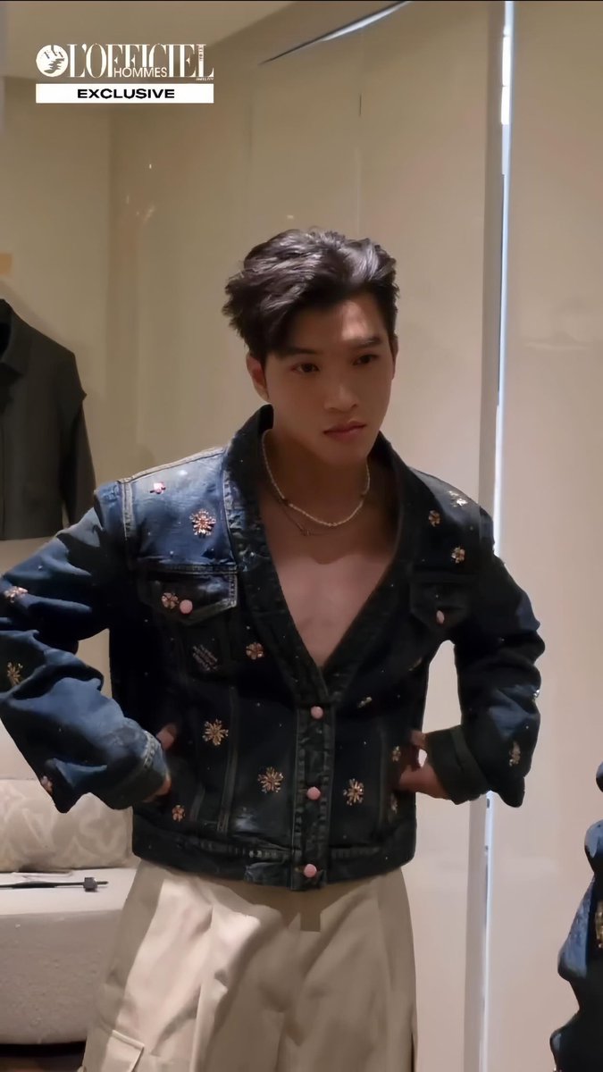 nuocmatthiemthu's tweet photo. Louis Vuitton on the body, HIEUTHUHAI in the heart, luxury vibe runs in the veins.
@louisvuitton 
HIEUTHUHAI in Paris for LVMenSS26 #HIEUTHUHAIxLVMenSS26 https://t.co/IoR02urBWp