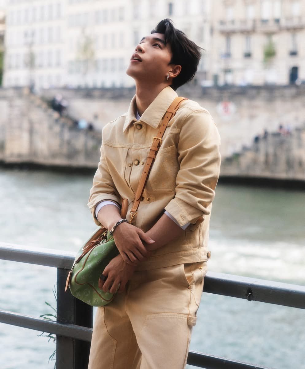 sunyang890's tweet photo. Khi diện đồ Louis Vuitton, xin phép gọi HIEUTHUHAI là thần 🤩
@LouisVuitton 
HIEUTHUHAI in Paris for LVMenSS26
#HIEUTHUHAIxLVMenSS26 https://t.co/W5wnDyquIg