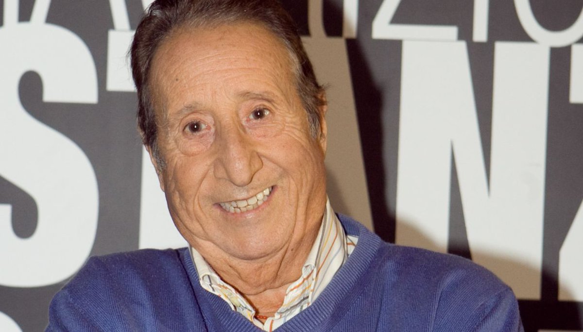 Hoy despedimos con cariño y gratitud a Álvaro Vitali, el inolvidable rostro de la comedia italiana. Su energía desbordante, su carisma único y su forma de hacernos reír quedarán por siempre en nuestra memoria.