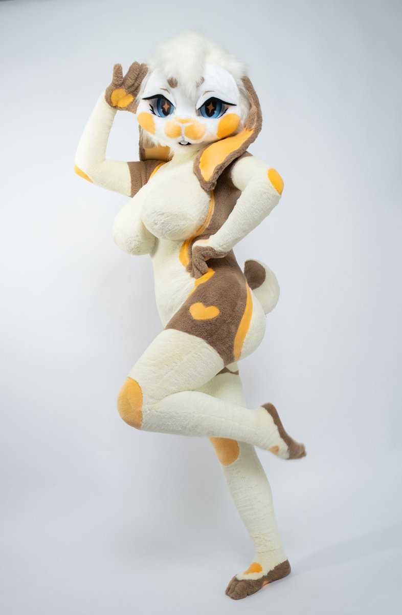 Let's give a warm welcome to our lovely bunny--Naomi <a href="/naomibun/">Naomi 🐰💖</a>

#furry #DragonWell