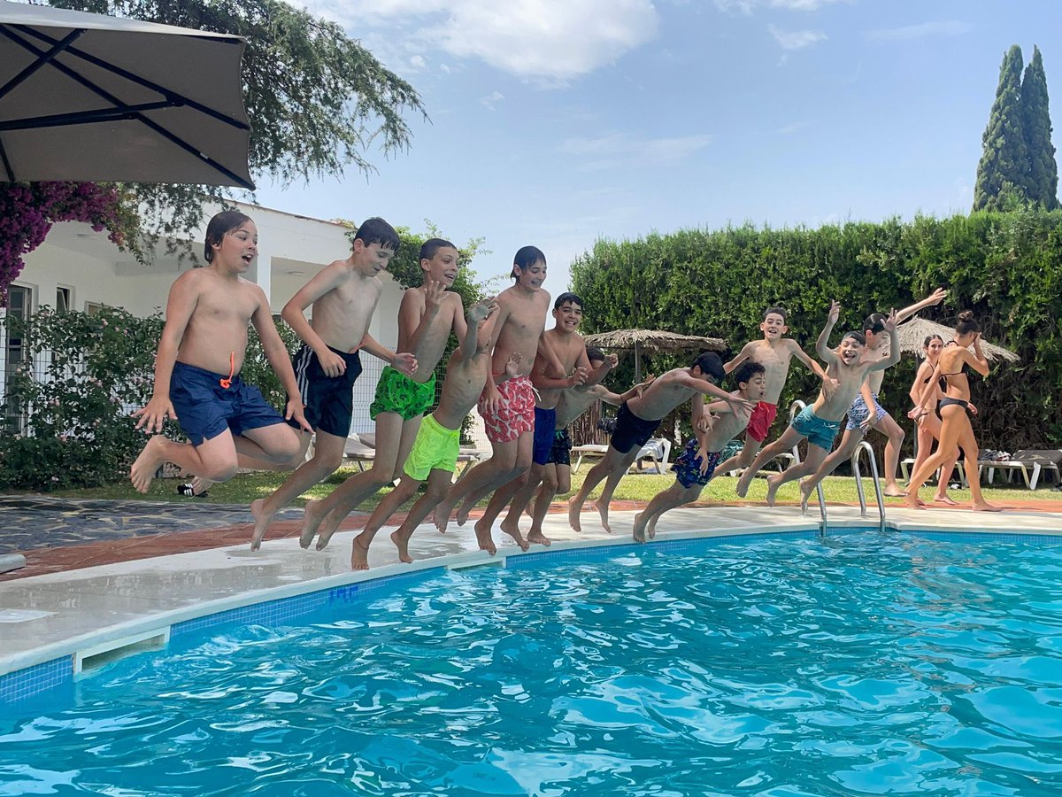 Hoy se cierra una experiencia inolvidable para nuestros minis en el Campeonato de España de Clubes. Un viaje lleno de esfuerzo, aprendizaje, ilusión y compañerismo que se cierra con una gran victoria: 53-71 ante Dürer CP La Roda 💪🏾💪🏾