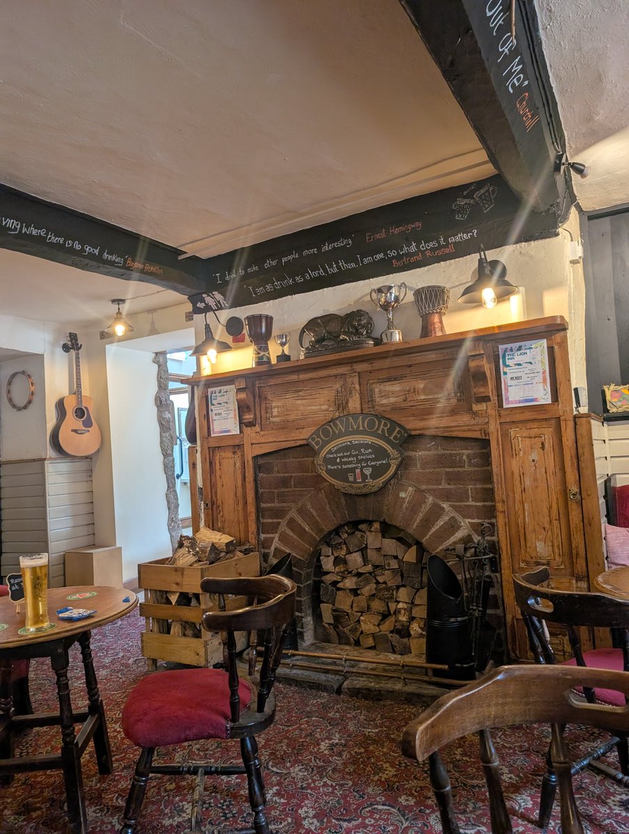 PubsCymru's tweet photo. Peint da o #Blwbri gan @BragdyTwtLol draw yn y #LionInn #Trellech #SirMynwy 
Tafarn hynafol yn dyddio nôl i 1580 https://t.co/ngu8gJIEov