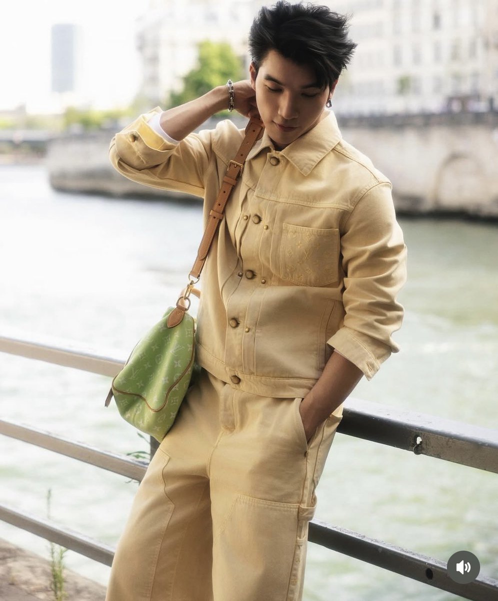 Meoconxg2402's tweet photo. Xinh 🫶 @LouisVuitton
HIEUTHUHAI in Paris for LVMenSS26
#HIEUTHUHAIxLVMenSS26 https://t.co/5jul6NL7Rw