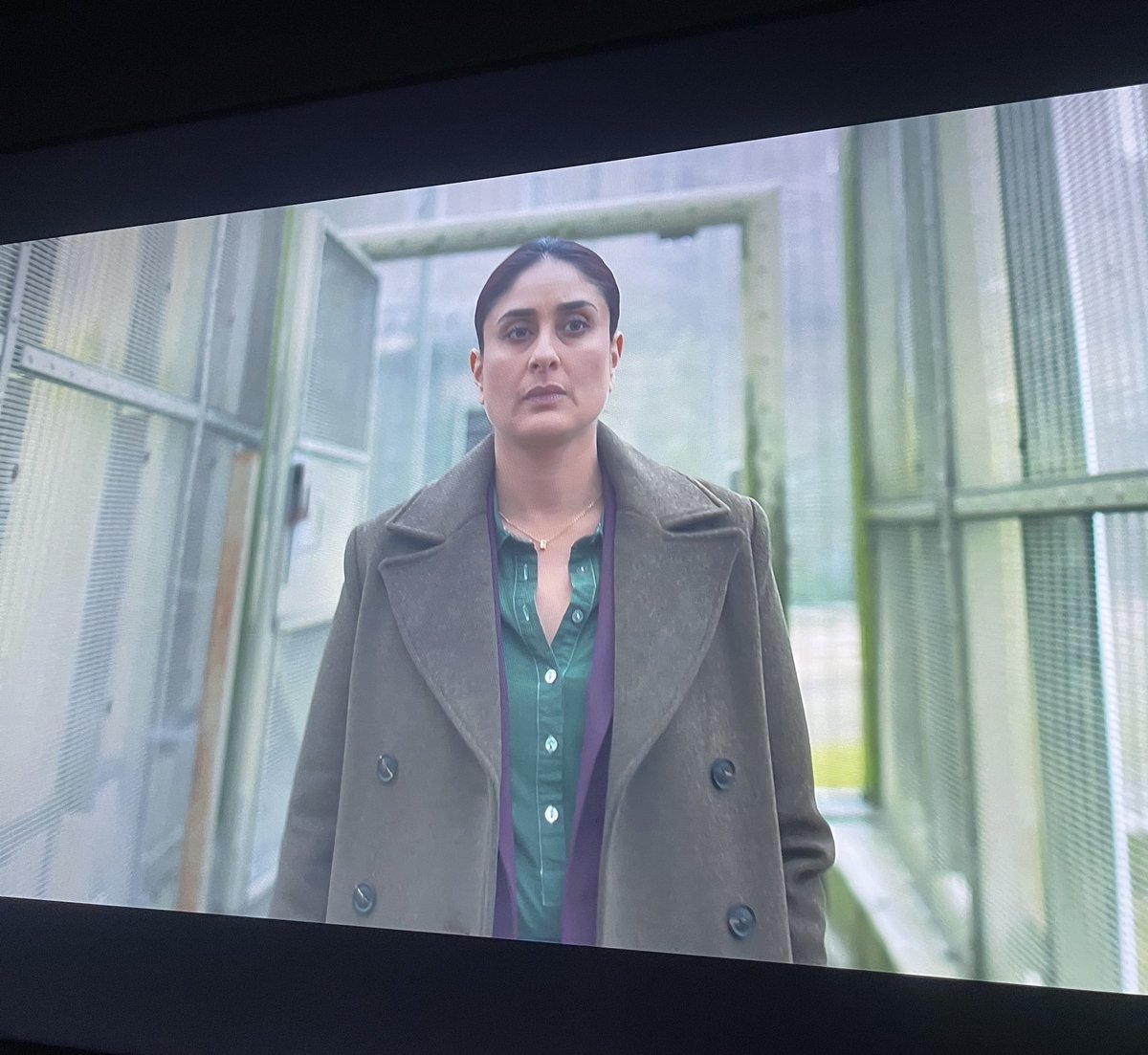 Obaid Atique (@obaid_atique) on Twitter photo Just caught up with #TheBuckinghamMurders classic <a href="/mehtahansal/">Hansal Mehta</a> brilliance. Raw, unflinching storytelling that unpacks the clash of minorities, moral ambiguity, and emotional weight with rare sensitivity. Kareena Kapoor delivers one of her most nuanced performances yet. Just caught up with #TheBuckinghamMurders classic <a href="/mehtahansal/">Hansal Mehta</a> brilliance. Raw, unflinching storytelling that unpacks the clash of minorities, moral ambiguity, and emotional weight with rare sensitivity. Kareena Kapoor delivers one of her most nuanced performances yet.