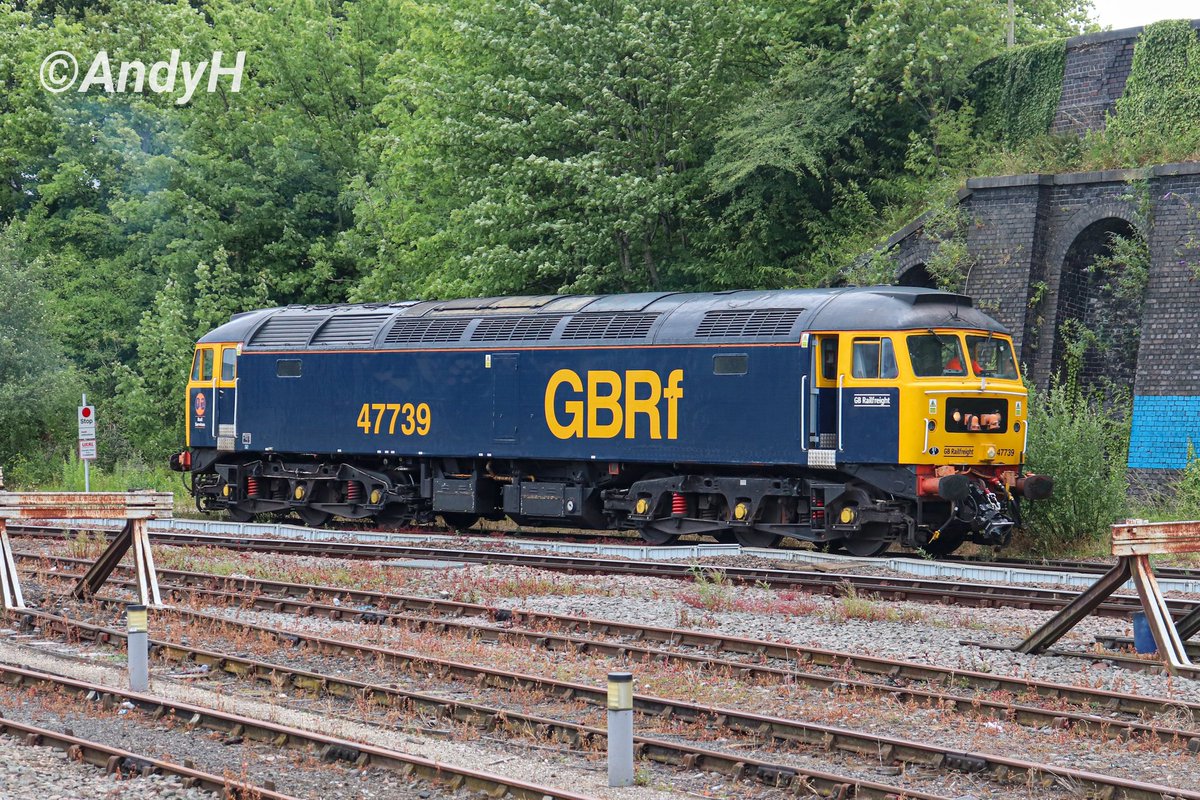 holtona72's tweet photo. #OldAgedBrush A mere 61 years old this summer, the former D1615, 47035 &amp; 47594, now 47739 leaving Leicester LIP this morning as 0V76 bound for Bicester MOD #GBRF. Nice to see this one running again as I don't think i had done so for around 18 months. #MML #DuffWatch 24/6/25 https://t.co/yVs65u4qWX