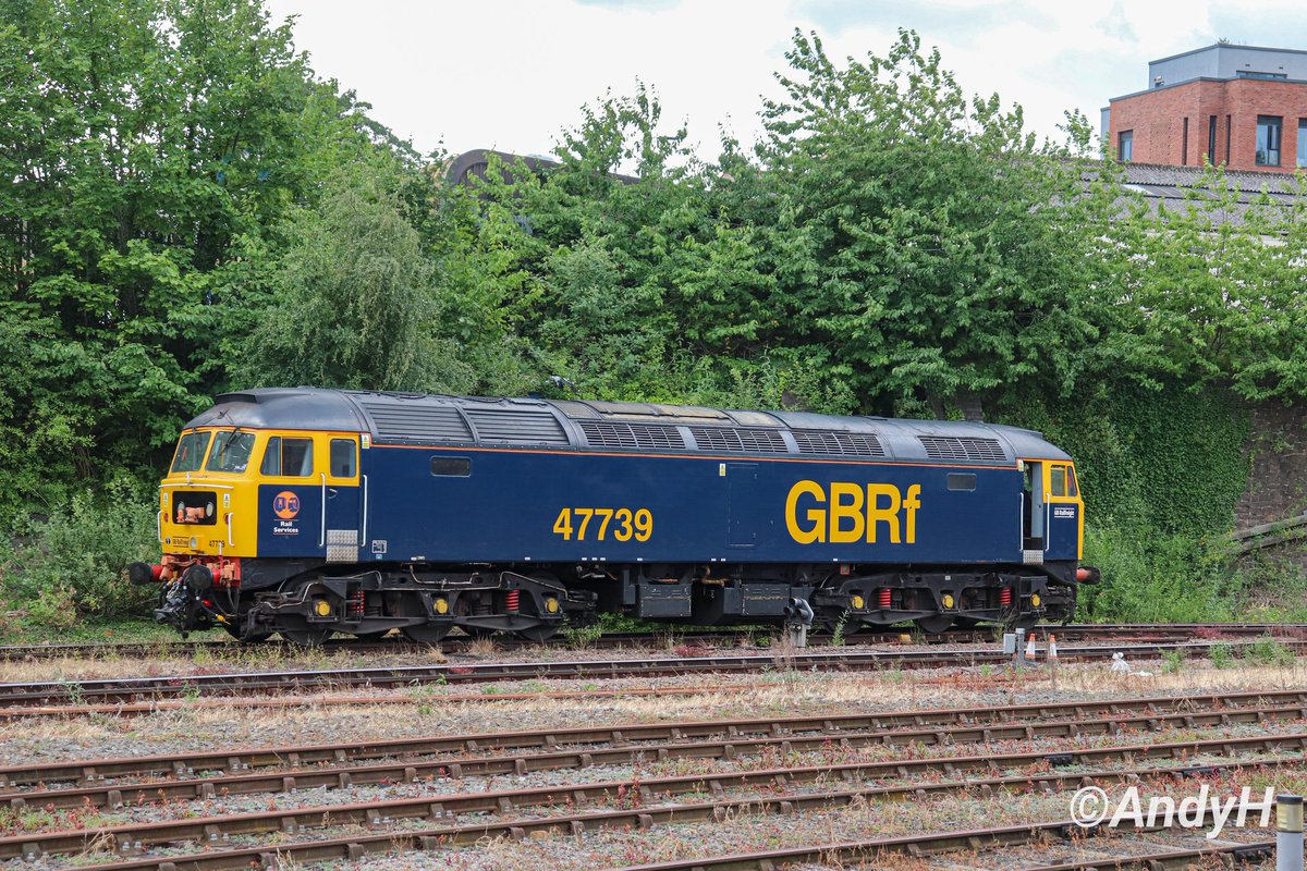 holtona72's tweet photo. #OldAgedBrush A mere 61 years old this summer, the former D1615, 47035 &amp; 47594, now 47739 leaving Leicester LIP this morning as 0V76 bound for Bicester MOD #GBRF. Nice to see this one running again as I don't think i had done so for around 18 months. #MML #DuffWatch 24/6/25 https://t.co/yVs65u4qWX