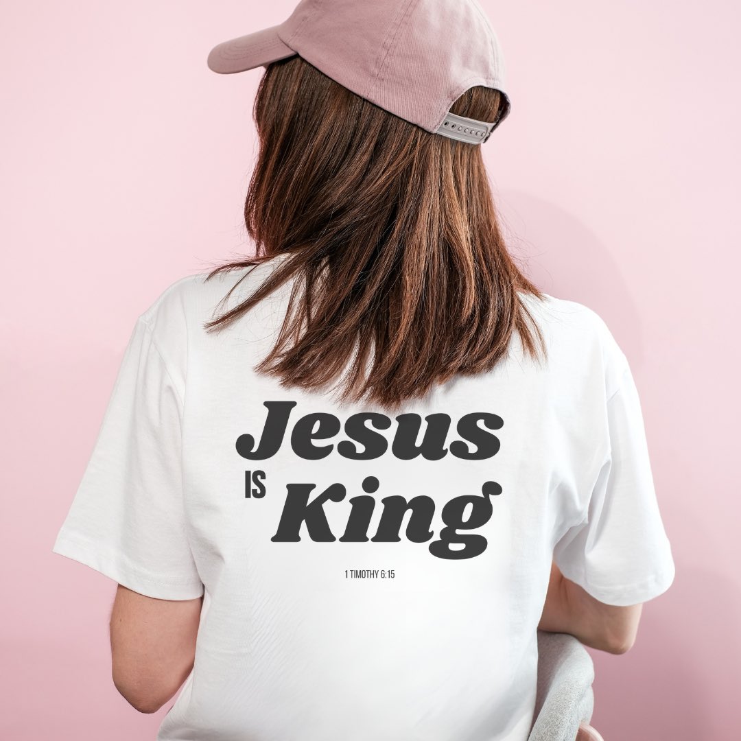 ChristEnergy1's tweet photo. The crown isn’t up for debate — Jesus reigns forever. 👑✝️
1 Timothy 6:15 — “He who is the blessed and only Sovereign, the King of kings…”

👉 Wear the truth.
🛒 https://t.co/VbisvbfanN

#JesusIsKing #1Timothy615 #FaithStreetwear #KingdomMindset #ChristianApparel #ChristEnergy #JesusReigns 👕🔥