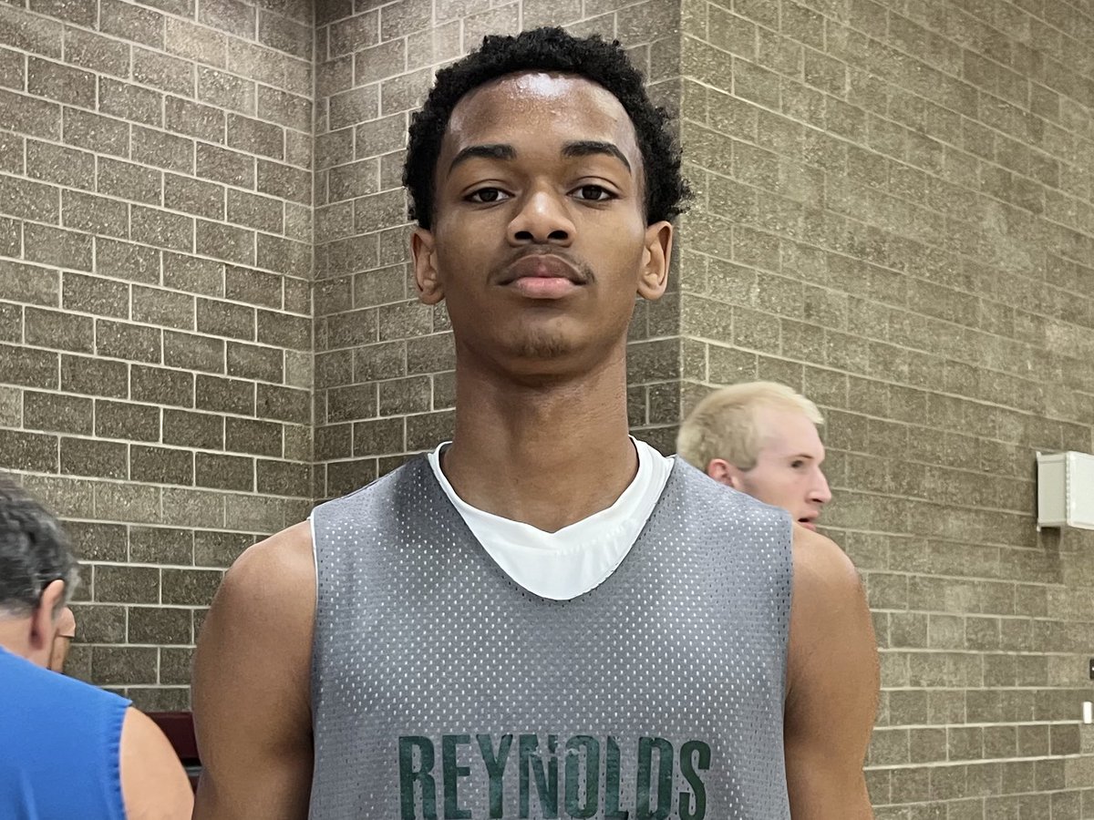 PrepHoopsOR's tweet photo. The initial Class of 2029 rankings will be released soon and you better bet Jordan Smith will get top spot consideration. The incoming Reynolds freshman scored 42 points - including 7 threes - a win over Franklin on Tuesday morning. 🔥 https://t.co/chZvqub75f