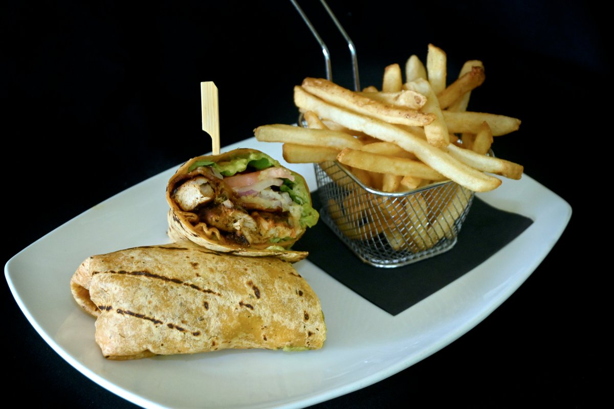 ScarboroGolf's tweet photo. 🔥 This Week’s Features Are Here! 🔥
Something for every craving — available for a limited time only
🥩 12oz. Ontario Pork Chop
🌯 Blackened Chicken Wrap
🥒 Smoked Salmon Crostini (8)
#WeeklyFeatures #ScarboroEats #ClubDining #since1912 https://t.co/idhDOmz8xa