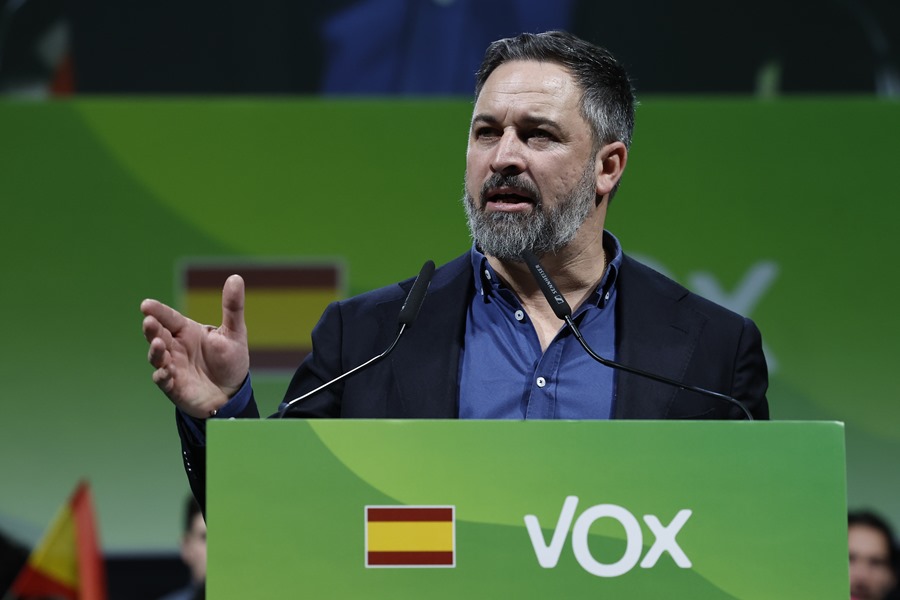 FonsiLoaiza's tweet photo. Hoy, los ultraderechistas de VOX han votado en contra de ilegalizar las terapias de conversión de la Iglesia. Defienden que la homosexualidad se cura y es una enfermedad y una desviación. https://t.co/KA1wt3girJ