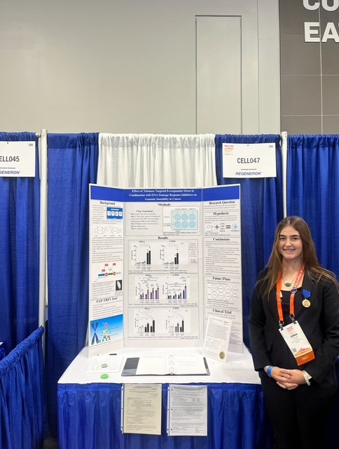 KUMCCancerBio's tweet image. Meet Anna Holland, a graduate of Shawnee Mission East who spent the 2024–25 academic year in Dr. Ryan Barnes’ lab at The University of Kansas Cancer Center. With a passion for biomedical research, Anna spent her time learning about the complexities of genomic instability in…