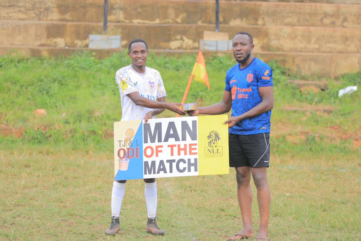 tjl_odi's tweet photo. Akiki #Deep6 of @Machando04 and Job #ChiefTimeWaster of @Kashoro_FC receiving the MOTM award @ntare_league @NLLNews @NtareStories https://t.co/hcXxVIYuwn