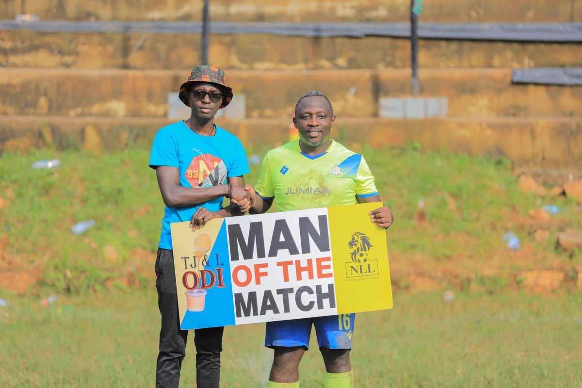 tjl_odi's tweet photo. Akiki #Deep6 of @Machando04 and Job #ChiefTimeWaster of @Kashoro_FC receiving the MOTM award @ntare_league @NLLNews @NtareStories https://t.co/hcXxVIYuwn