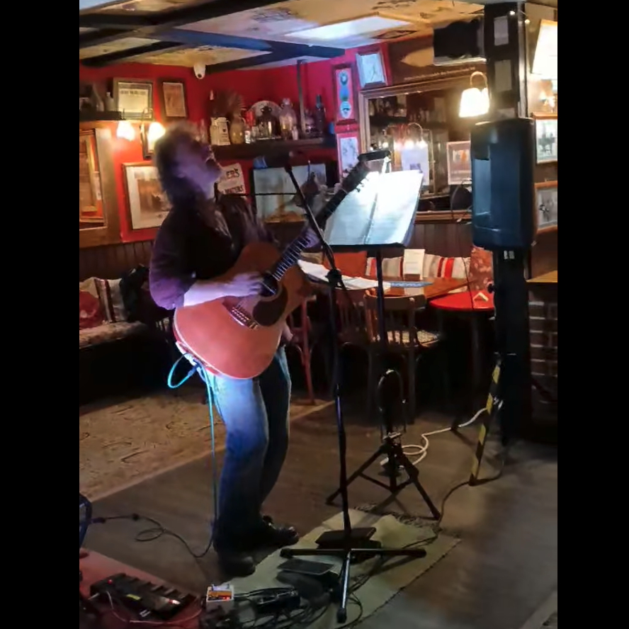 jh0llingsw0rth's tweet photo. On this day in 2018 I played a set at The Ropemakers in Bridport - I'll be back again soon for another set of original acoustic music with a bunch of whatever covers I'm moved to play:

Sunday 10 August @ The Ropemakers
from: 4pm
36 West St, Bridport, #Dorset. DT6 3QP.

#gigs https://t.co/NVtE5j4AXn