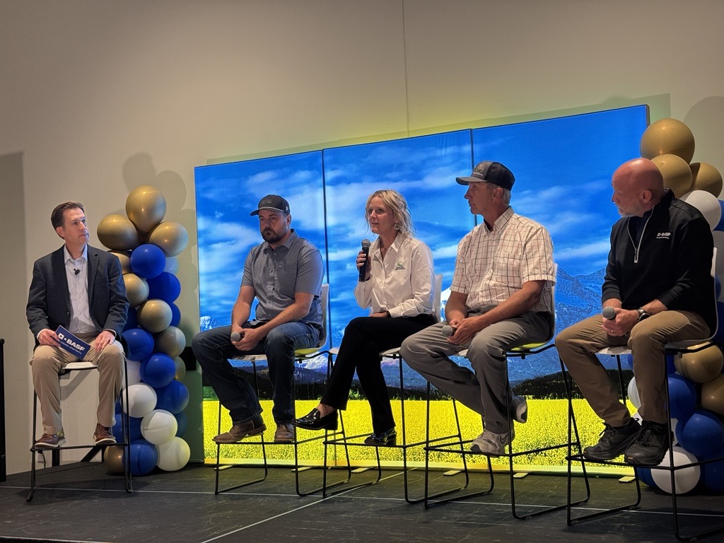 On stage now: Our powerhouse panel of growers, experts and innovators is diving into what InVigor® Gold means for the future of canola. 

#BASFinAg #InVigorGold #YellowSeededCanola