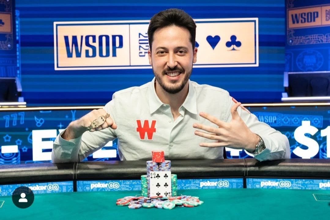 CLUB POKER LIVE MAGAZINE (@club_revista) on Twitter photo 🥇ADRIÁN MATEOS 🥇
Repasa con nosotros todos los detalles de los 5 brazaletes obtenidos por <a href="/Amadi_17/">Adrián Mateos Díaz</a> en las <a href="/WSOP/">WSOP - World Series of Poker</a>.
De Enguien a Vegas.
Del 2013 al 2025.
De Soulier a Kulev.
Nota completa en:
clubpokermagazine.com/de-enguien-a 🥇ADRIÁN MATEOS 🥇
Repasa con nosotros todos los detalles de los 5 brazaletes obtenidos por <a href="/Amadi_17/">Adrián Mateos Díaz</a> en las <a href="/WSOP/">WSOP - World Series of Poker</a>.
De Enguien a Vegas.
Del 2013 al 2025.
De Soulier a Kulev.
Nota completa en:
clubpokermagazine.com/de-enguien-a