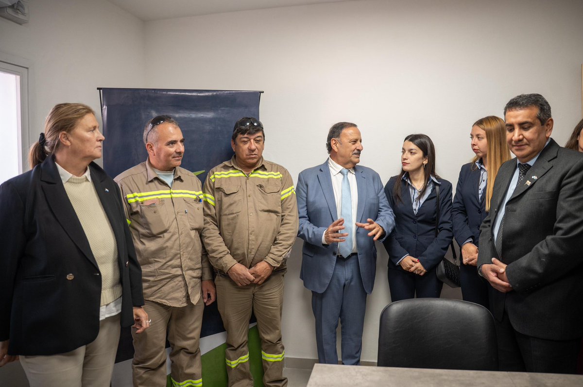 ¿Sabías que en La Rioja nuestra Constitución Provincial garantiza el acceso a la electricidad como un derecho?

Eso significan políticas publicas concretas para acceder al servicio, por eso ya están en funcionamiento las nuevas oficinas de <a href="/EdelarSAU/">EDELAR SAU</a> en Olta, construidas con