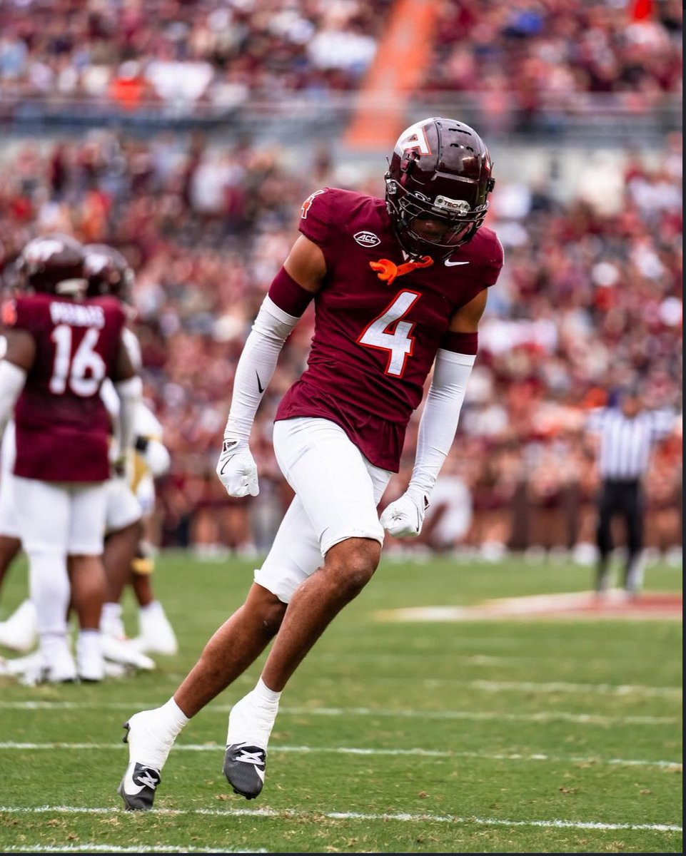 Juniepack28's tweet image. blessed to receive a Virginia tech offer #agtg #staydown @CoachHallOM