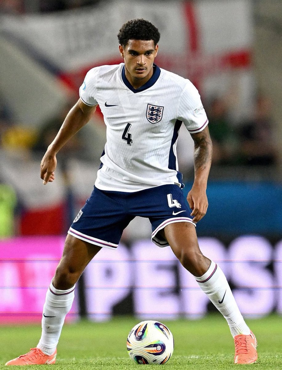 Jarell Quansah kostet rund 30 Millionen Euro Ablöse. 

Liverpool hat sich eine Rückkaufoption auf Quansah gesichtet, müsste aber mindestens 60 Millionen Euro an Bayer überweisen, falls der Spieler zurück an die Anfield Road geholt wird.

[ <a href="/PippoArens/">Phillip Arens 🐥</a> / <a href="/BILD/">BILD</a> ]