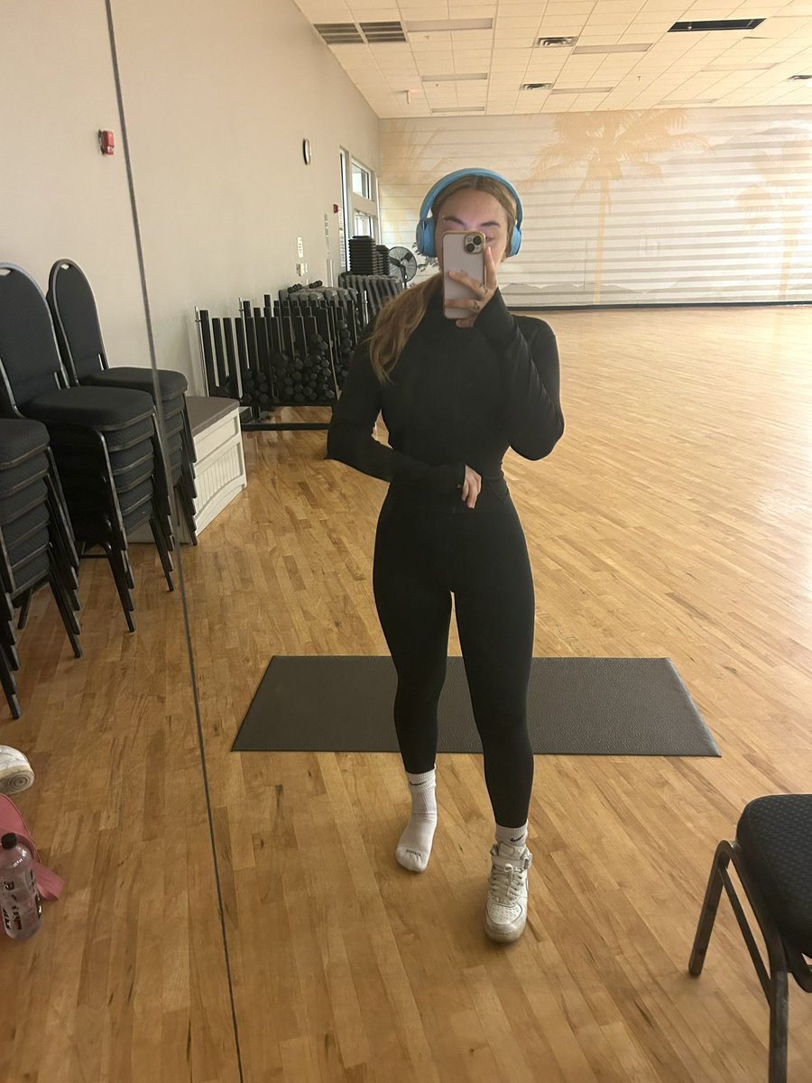 animebabyscar's tweet image. all it takes is an la fitness gym brat to make u go stupid (and broke ofc)