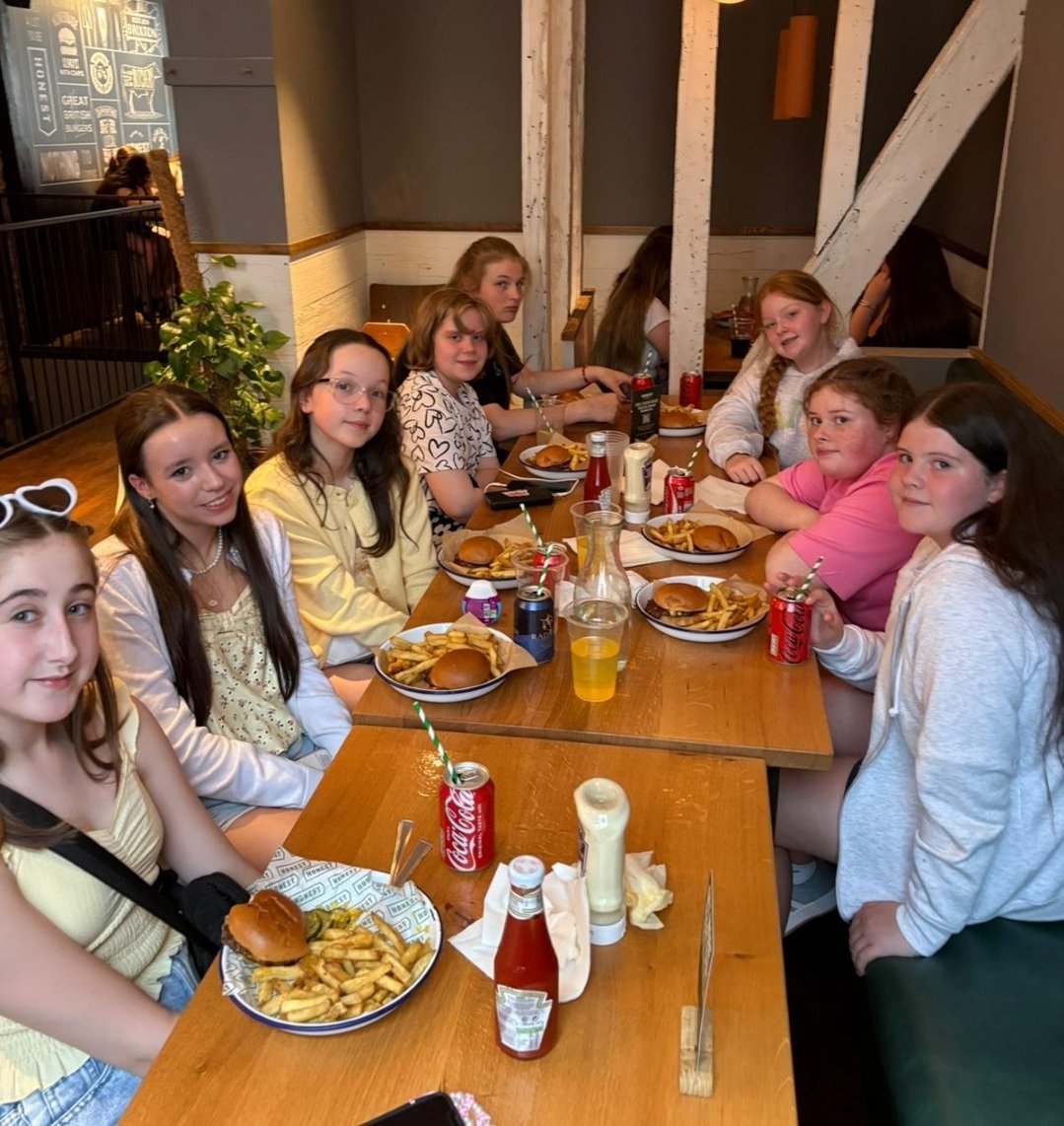 ClareSm96192962's tweet image. 🏰 🦁  London Trip 🦁 🏰 
Our Londoners have had dinner and are settling down to watch the Lion King
#HakunaMatata
#ItMeansNoWorries
#ThisIsHowWeDoItHere