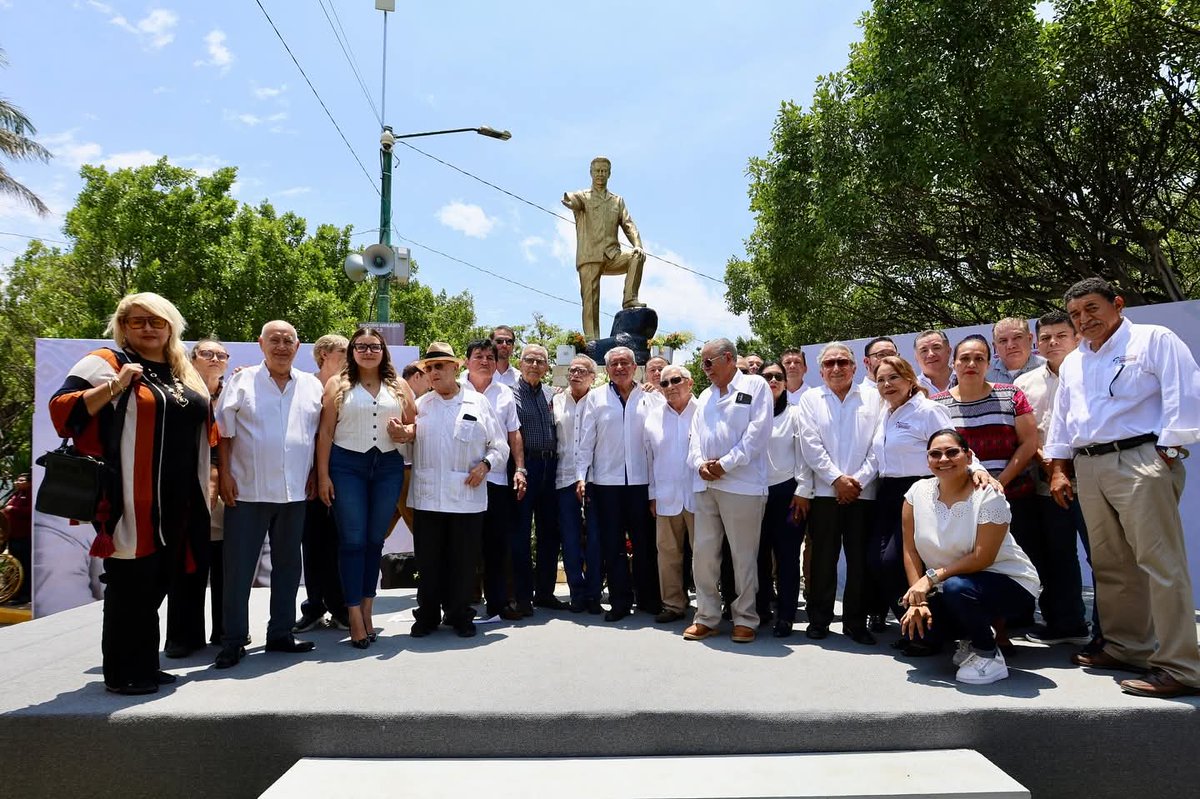 Hoy, en el tradicional homenaje a la memoria de mi papá, Don Juan Sabines Gutiérrez, me conmovió profundamente la distinguida presencia de nuestro querido gobernador, Eduardo Ramírez Aguilar.

Su gesto no solo enaltece al legado de mi padre, sino que honra a toda una generación