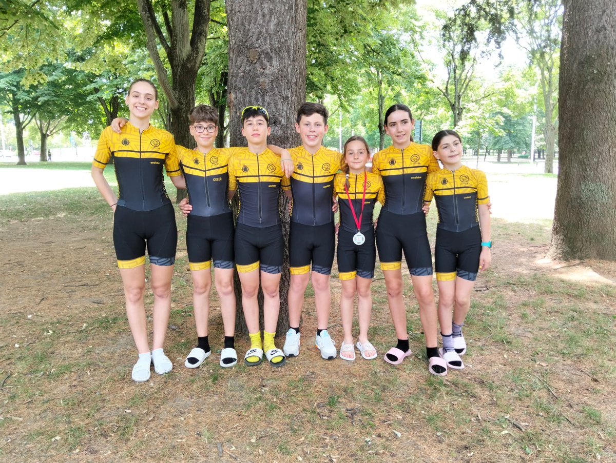 Rolling Lemons Valladolid (@rolling_lemons) on Twitter photo ¡Lucharon como jabatos! 💪🏼🐗
ℹ️ Significado: luchar con valentía, vigor y determinación 💛🖤
Campeonato de España de Circuito Alevín e Infantil en 📍 Pamplona
<a href="/AyuntamientoVLL/">Ayto. de Valladolid</a> <a href="/afedecyl/">Afedecyl</a> <a href="/DeportesVLL/">DeportesVLL</a> @deportesdipu <a href="/patinajecyl/">Federación de Patinaje de Castilla y León</a> <a href="/FedPatinaje/">RFEPatinaje</a> <a href="/LunaLunaeCar/">Luna Lunae</a> <a href="/DeportesDip_Va/">Deportes Diputación de Valladolid</a> ¡Lucharon como jabatos! 💪🏼🐗
ℹ️ Significado: luchar con valentía, vigor y determinación 💛🖤
Campeonato de España de Circuito Alevín e Infantil en 📍 Pamplona
<a href="/AyuntamientoVLL/">Ayto. de Valladolid</a> <a href="/afedecyl/">Afedecyl</a> <a href="/DeportesVLL/">DeportesVLL</a> @deportesdipu <a href="/patinajecyl/">Federación de Patinaje de Castilla y León</a> <a href="/FedPatinaje/">RFEPatinaje</a> <a href="/LunaLunaeCar/">Luna Lunae</a> <a href="/DeportesDip_Va/">Deportes Diputación de Valladolid</a>