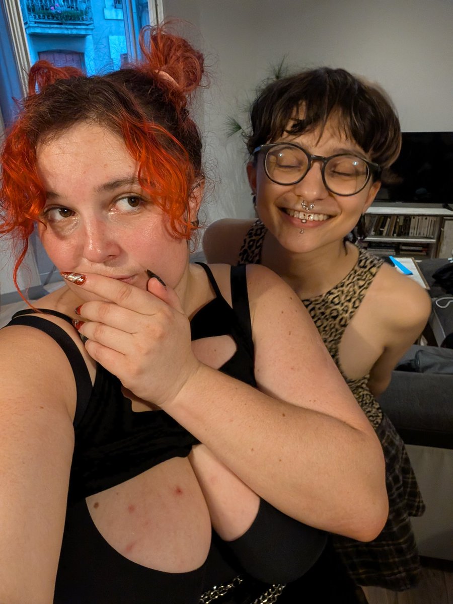 DISPO POUR DES COMMANDES ET SHOW 😈😈

Avec <a href="/Lotusduplaisir/">Lotus 🪷</a> qui va être ma victime de la soirée 👀👀