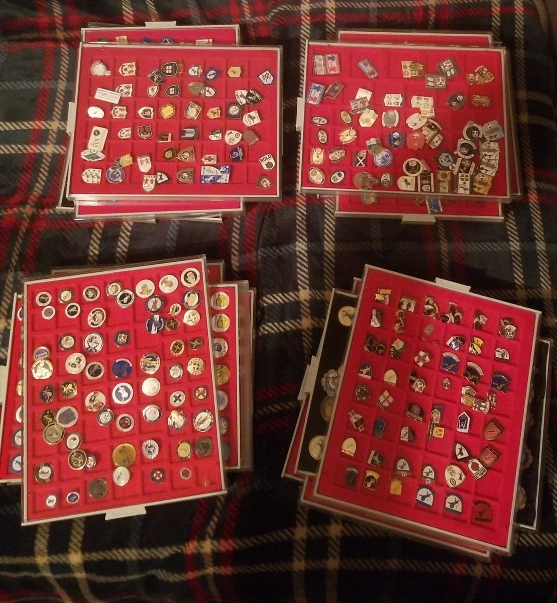 MillwallMuseum's tweet photo. I have my work cut out here! Some great badges! #MillwallMuseum #FootballHistory ๐๐ฆ https://t.co/8LiQ2dD0jK