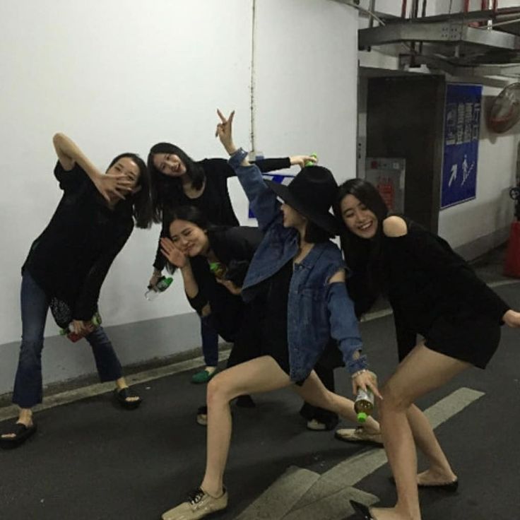 GuO66ZlW8AAzloW?format=jpg&name=900x900