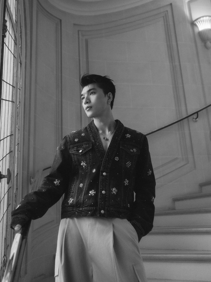 ennilazei's tweet photo. I need to bite something. A table. A wall. Anything. He’s too fine in Louis Vuitton. @LouisVuitton 

HIEUTHUHAI in Paris for LVMenSS26
#HIEUTHUHAIxLVMenSS26 https://t.co/FHFsBdZX7u