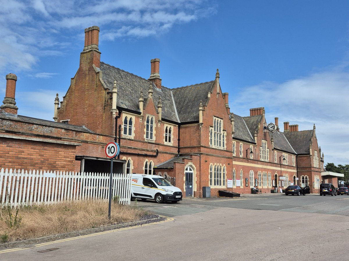 Westfield113594's tweet image. Around Hereford station 22nd June 2025 about 4pm, my pics
196 102, 197 048 and 802 104
#clasa196 #class197 #class802 #hereford