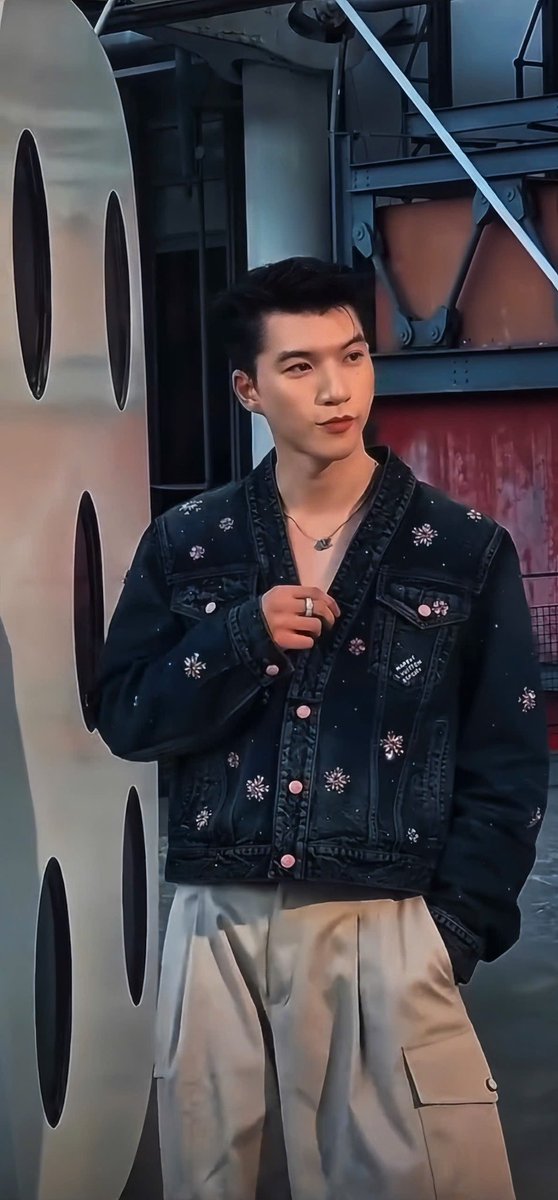 Meoconxg2402's tweet photo. @LouisVuitton
HIEUTHUHAI in Paris for LVMenSS26
#HIEUTHUHAIxLVMenSS26 https://t.co/WVtwePPK9i
